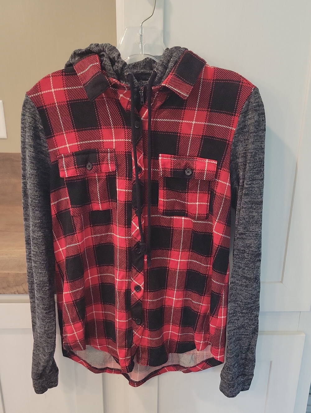No Boundaries Red and Black Plaid Button-Front Shirt with Gray Knit Sleeves
